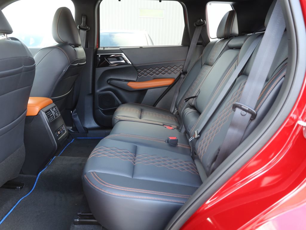 New 2025 Mitsubishi Outlander SEL image 31