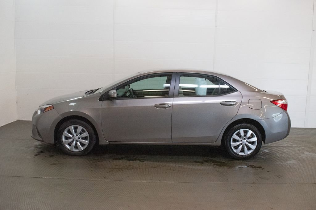 Used 2016 Toyota Corolla LE FWD image 7