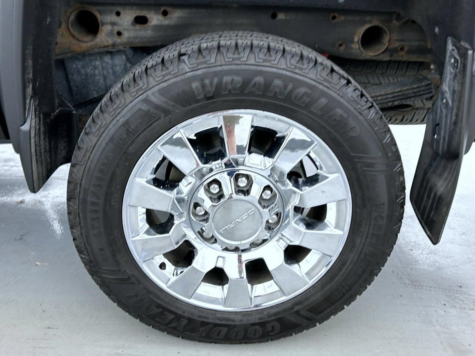 Used 2015 GMC Sierra 2500 Denali w/ Duramax Plus Package AWD/4WD image 23