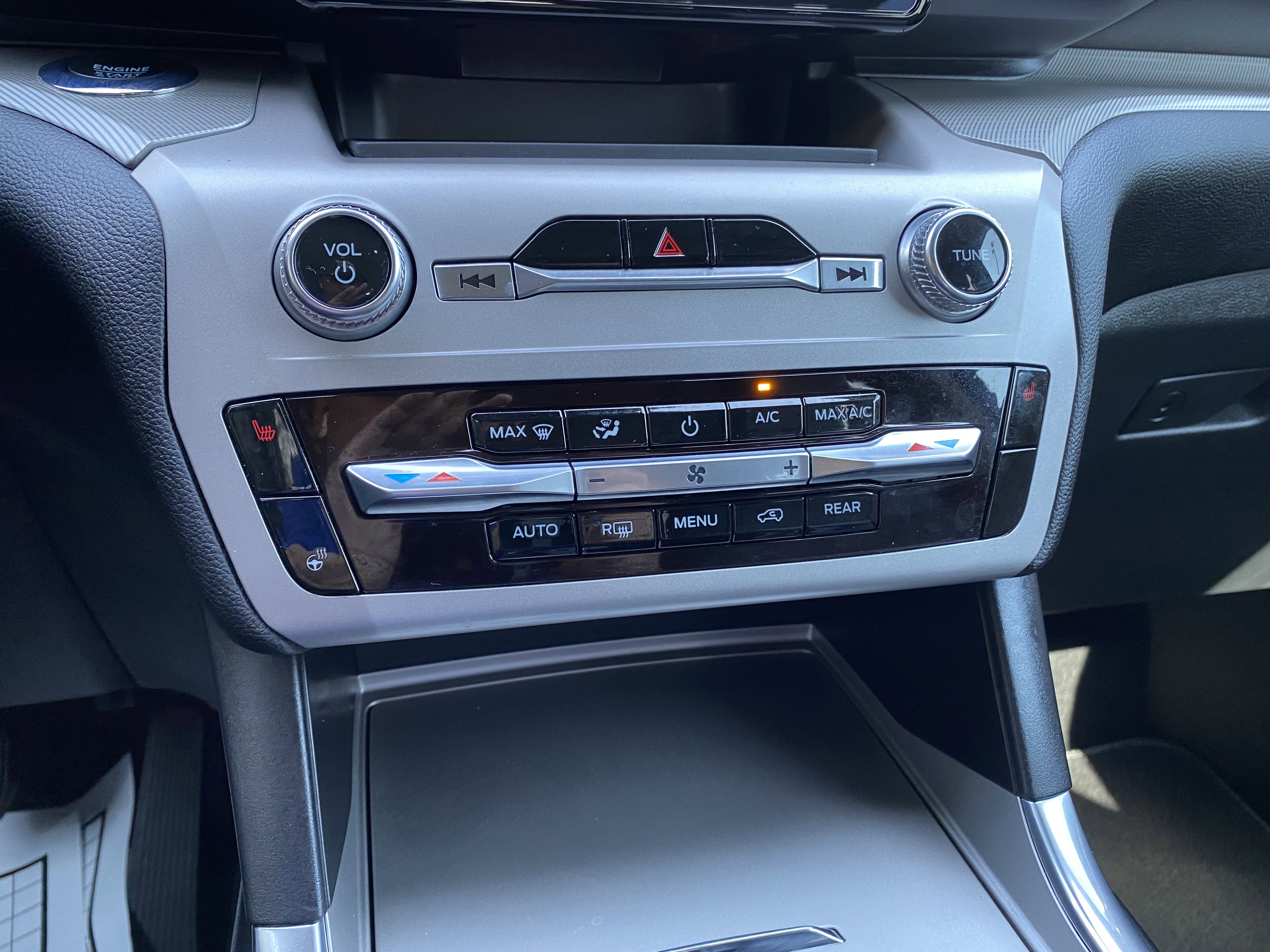 Used 2023 Ford Explorer XLT w/ Equipment Group 202A image 29