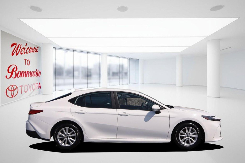Used 2025 Toyota Camry LE image 5
