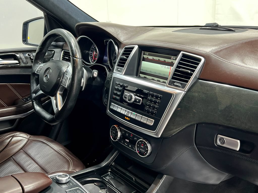 Used 2016 Mercedes-Benz GL 63 AMG 4MATIC image 21