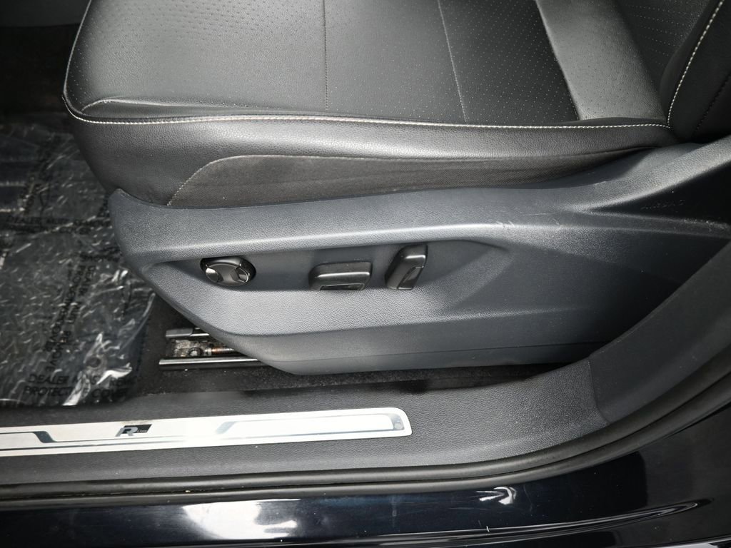 Used 2021 Volkswagen Tiguan SE R-Line image 16