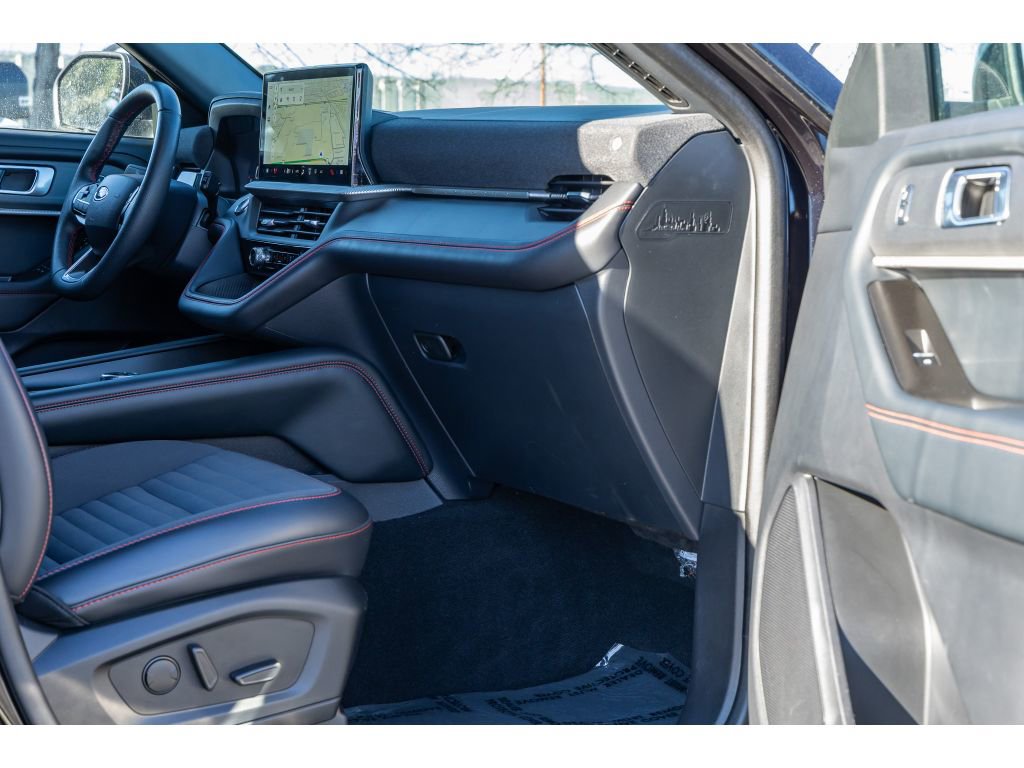 Used 2025 Ford Explorer ST-Line w/ ST-Line Street Pack image 10