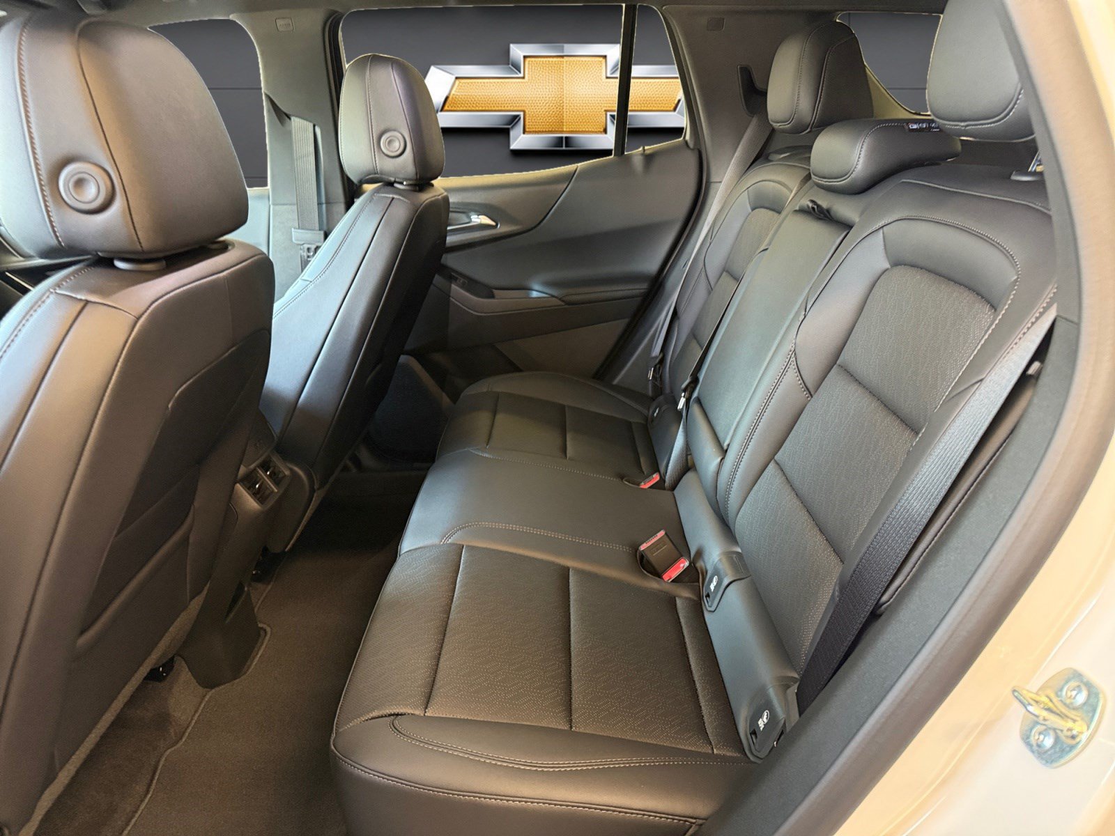 New 2027 Chevrolet Equinox LT w/ Convenience Package II FWD image 19