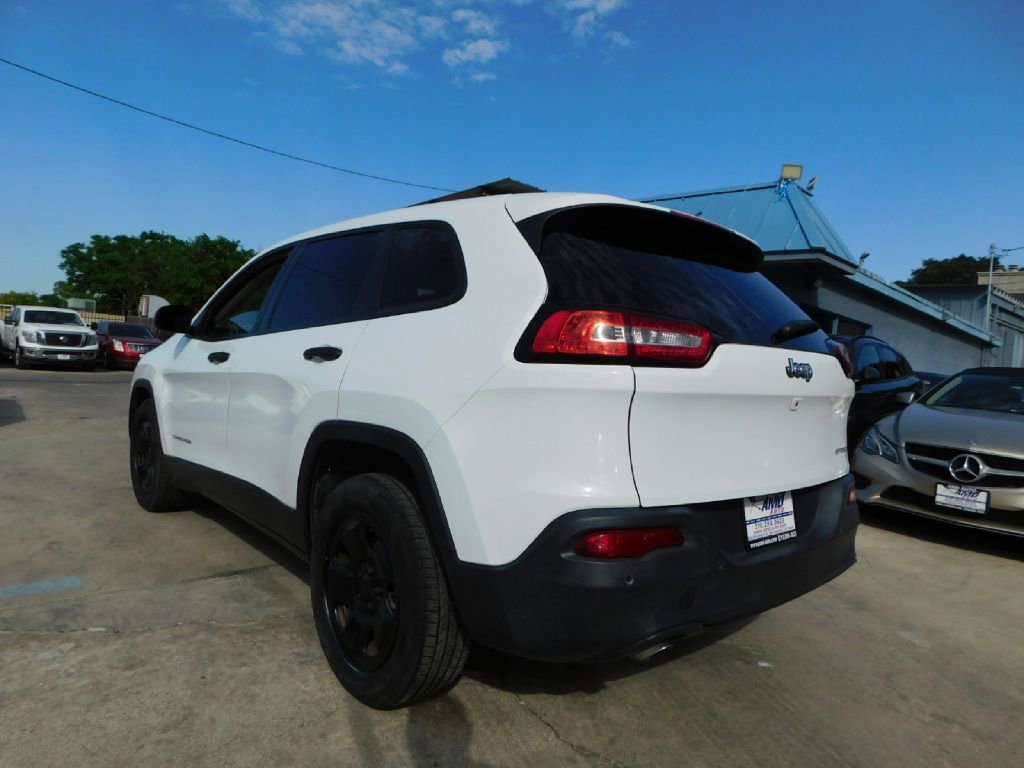 Used 2017 Jeep Cherokee Sport w/ Cold Weather Group FWD image 7