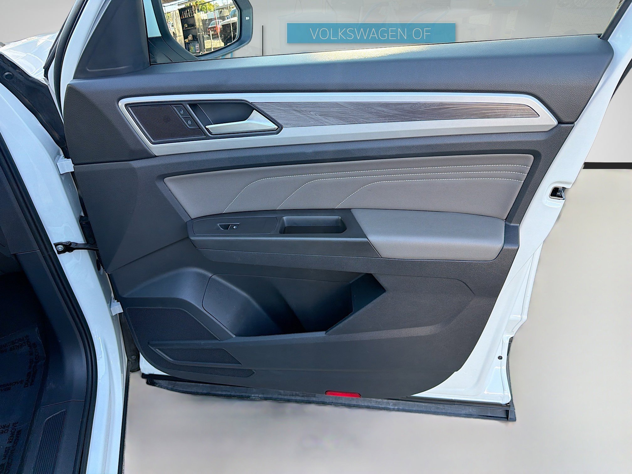 Used 2023 Volkswagen Atlas Cross Sport SE image 32