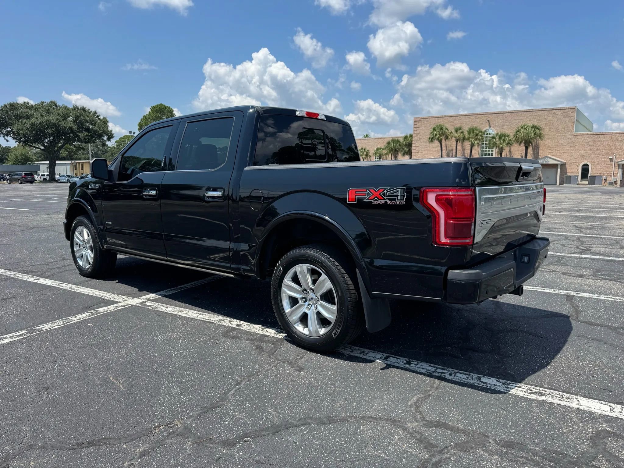 Used 2016 Ford F150 Platinum w/ Equipment Group 701A Luxury image 9