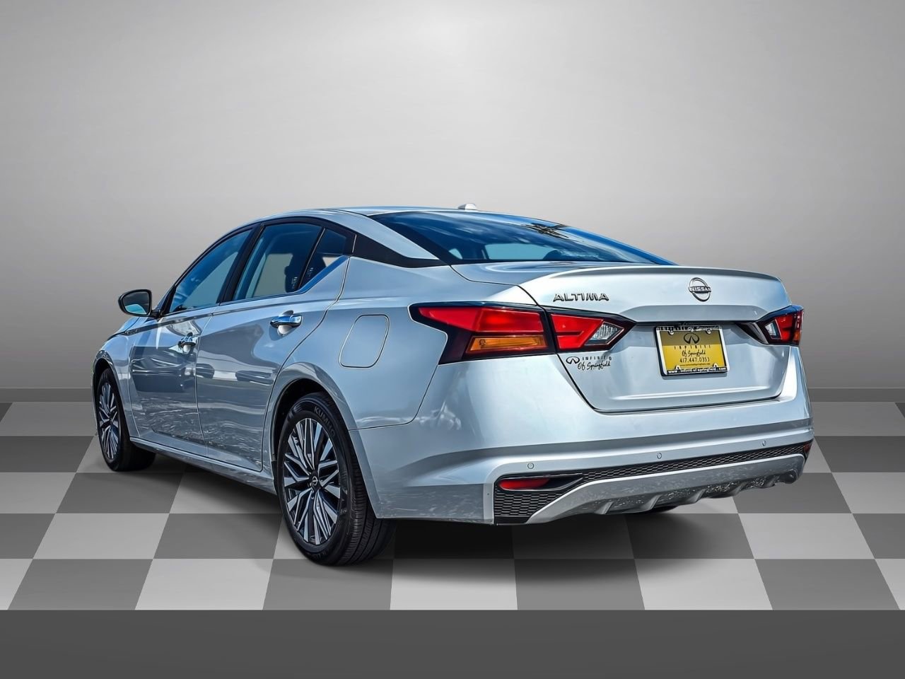 Used 2025 Nissan Altima 2.5 SV image 3