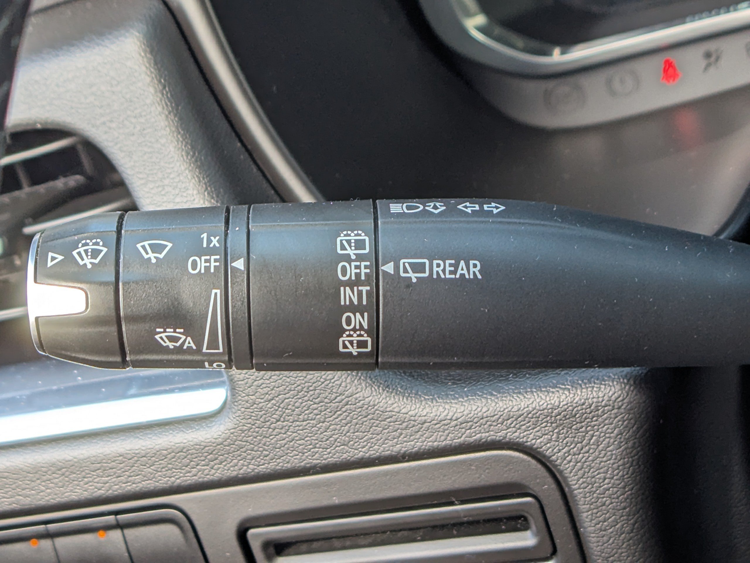 Used 2023 GMC Yukon SLT AWD/4WD image 27