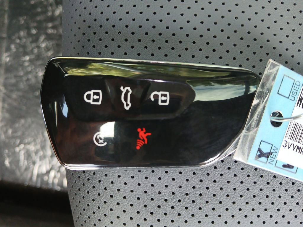 New 2025 Volkswagen Tiguan SE image 28