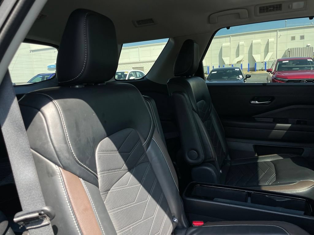 Used 2023 Nissan Pathfinder Platinum FWD image 36