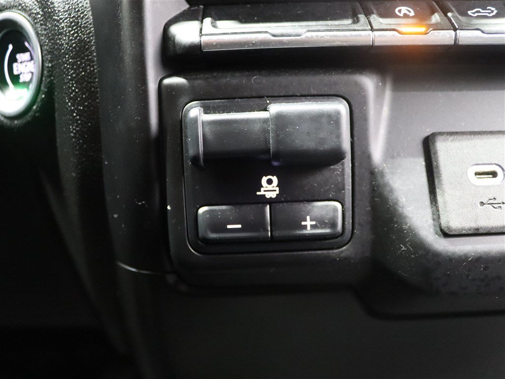Used 2021 Chevrolet Silverado 1500 LT AWD/4WD image 39