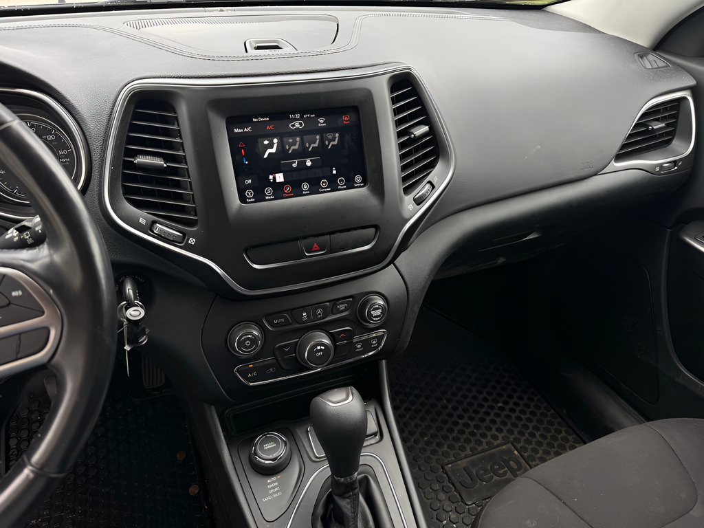 Used 2020 Jeep Cherokee Latitude w/ Cold Weather Group AWD/4WD image 26
