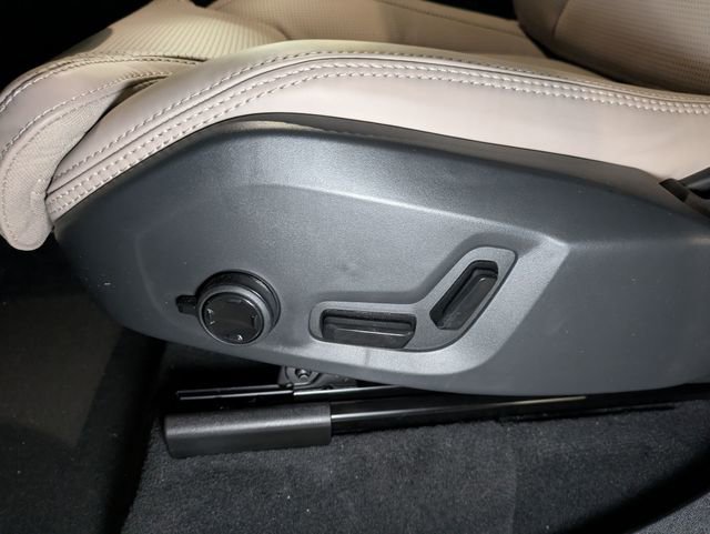 New 2026 Volvo XC90 T8 Ultra w/ Protection Package image 16