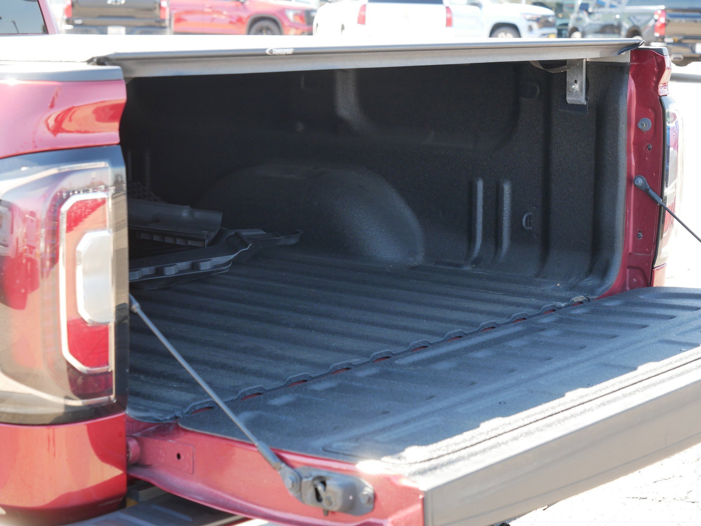 Used 2018 GMC Sierra 1500 SLT image 18