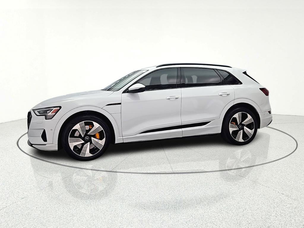 Used 2022 Audi e-tron Premium Plus image 4