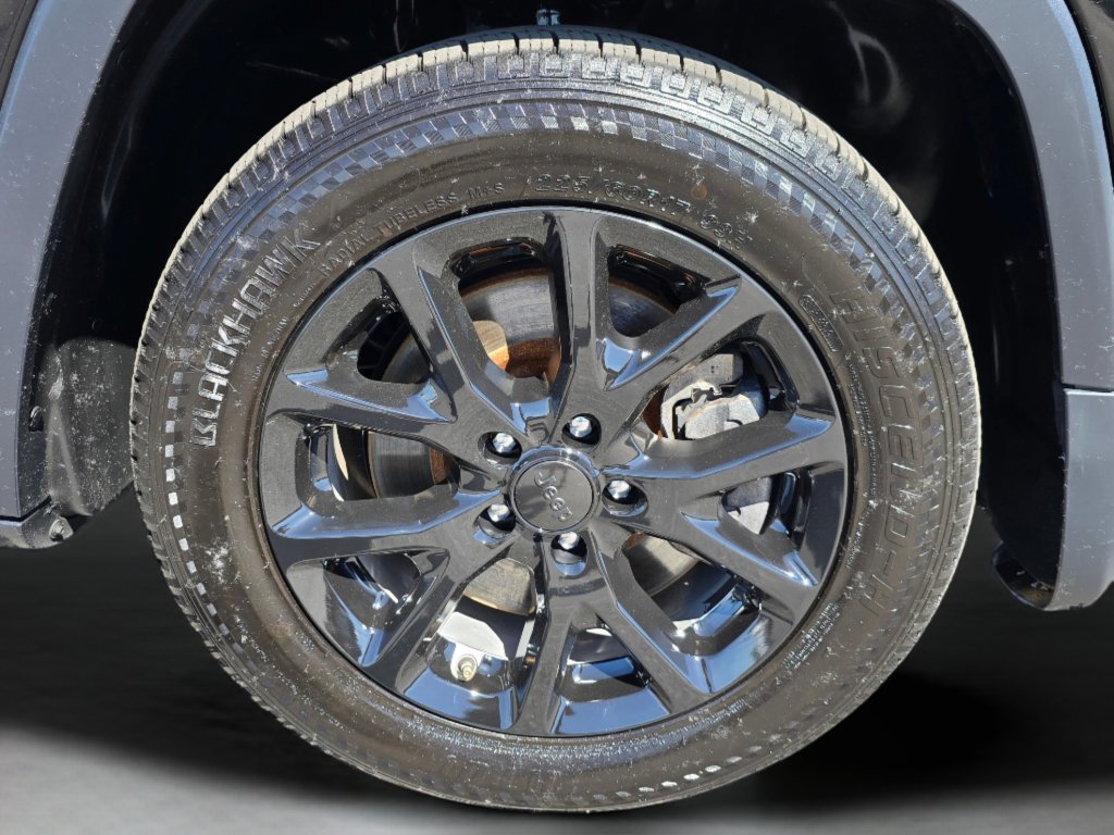 Used 2016 Jeep Cherokee Latitude FWD image 28