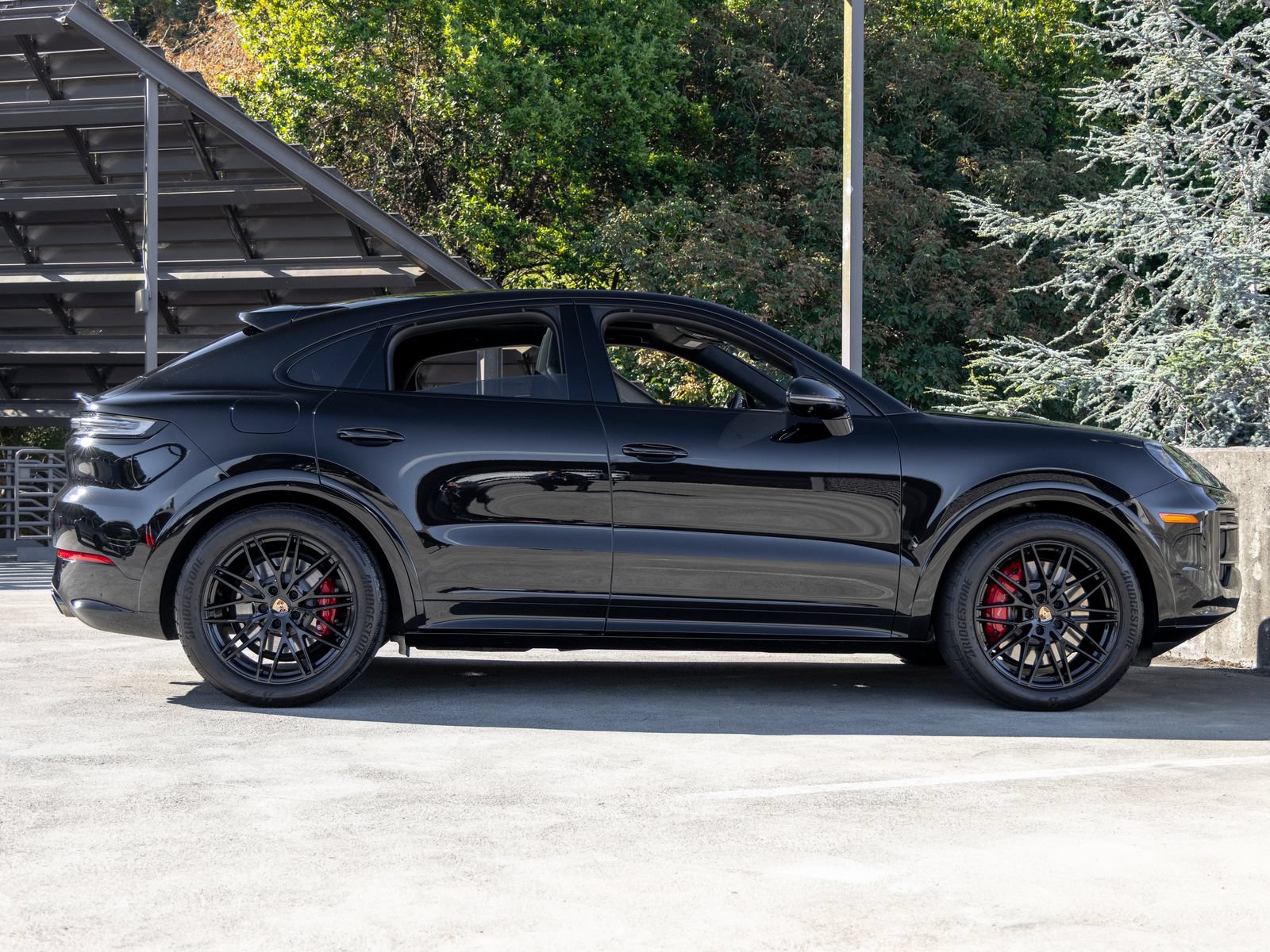 Certified 2025 Porsche Cayenne GTS AWD/4WD image 12