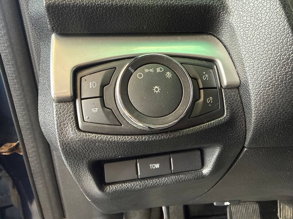 Used 2016 Ford Explorer XLT w/ Equipment Group 202A AWD/4WD image 19