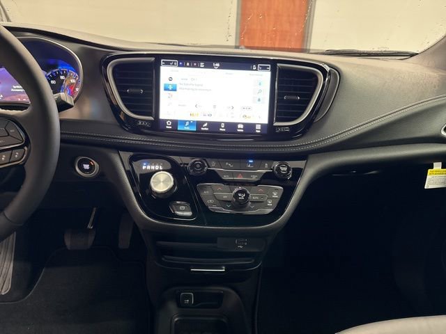 New 2026 Chrysler Pacifica Select w/ S Appearance Package image 28