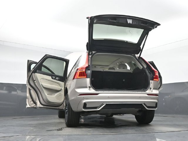 Used 2024 Volvo XC60 B5 Core w/ Protection Package Premier AWD/4WD image 53