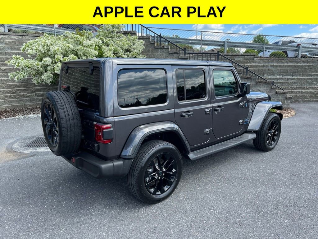 Used 2025 Jeep Wrangler Unlimited Sahara AWD/4WD image 9