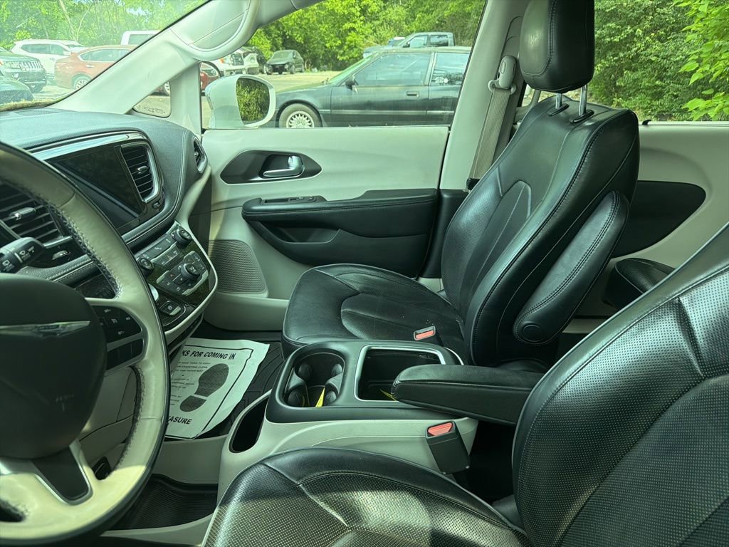 Used 2018 Chrysler Pacifica Limited FWD image 6
