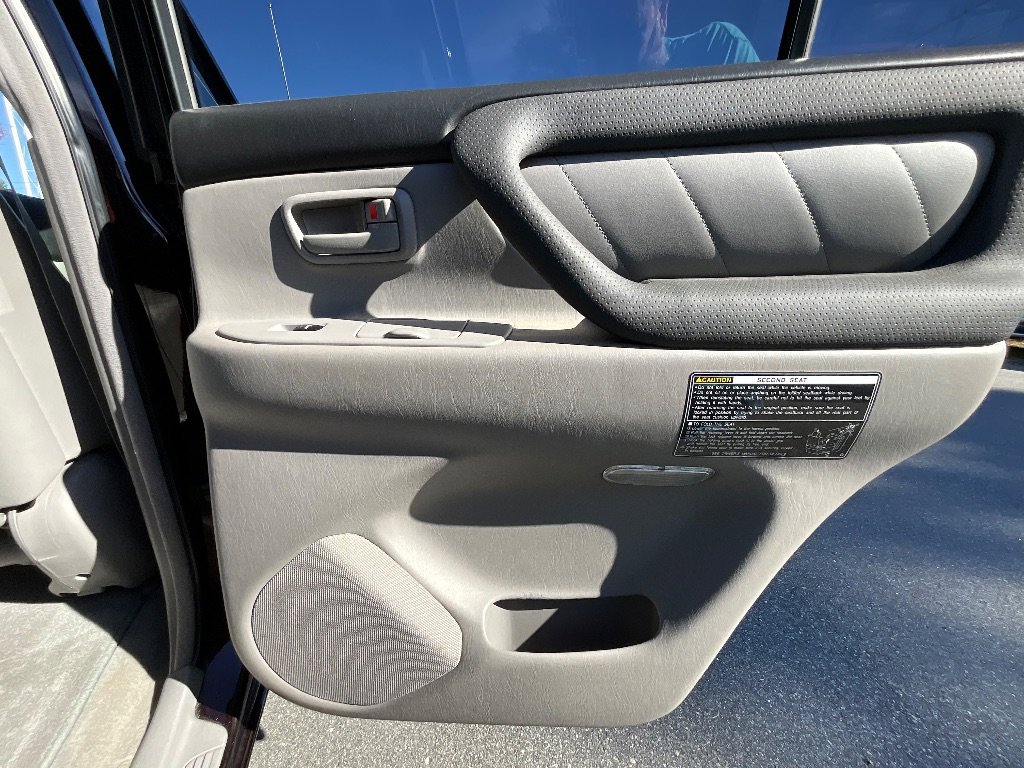 Used 2006 Toyota Land Cruiser image 46