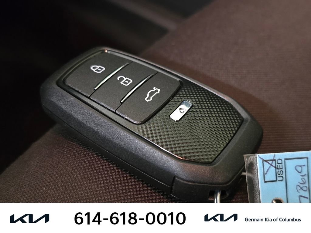 Used 2020 Toyota C-HR XLE image 34