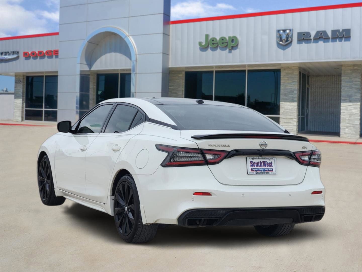 Used 2022 Nissan Maxima SR w/ Sport Mat Group image 4