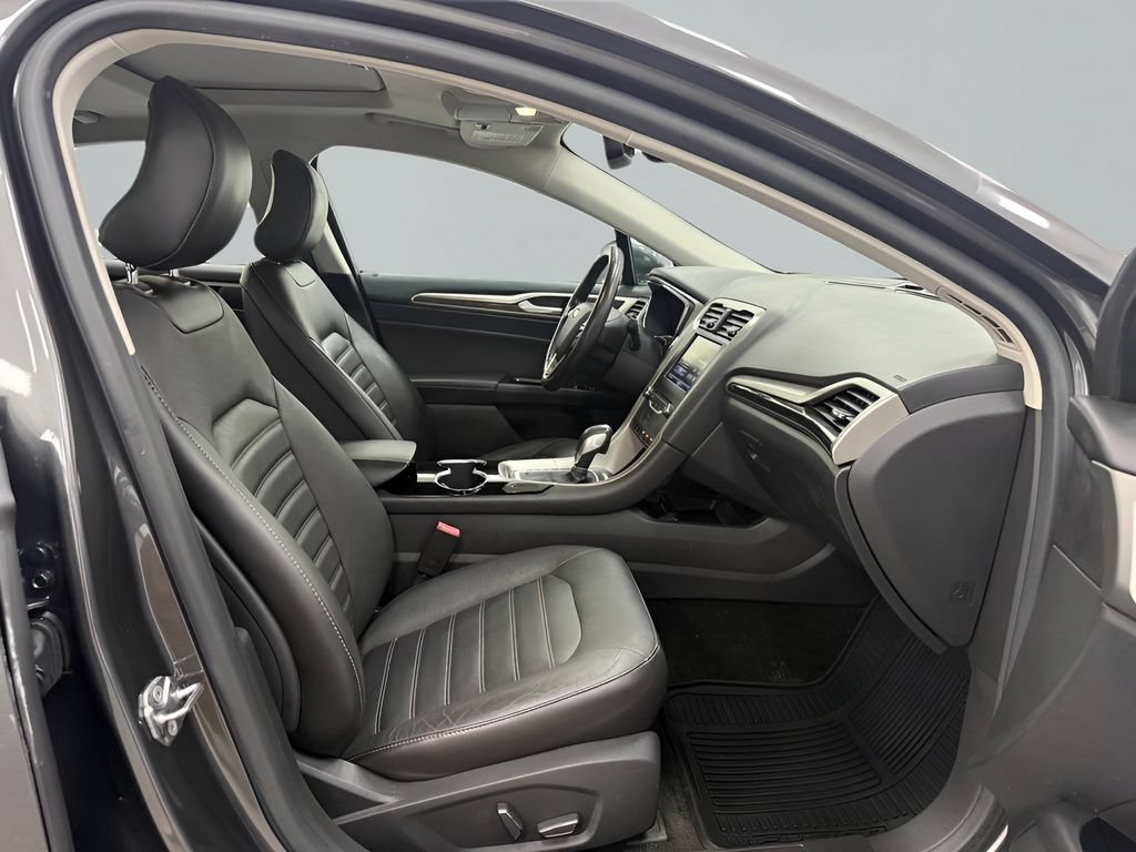 Used 2015 Ford Fusion SE w/ Equipment Group 202A FWD image 11