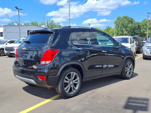 Used 2020 Chevrolet Trax LT w/ Driver Confidence Package FWD image 2