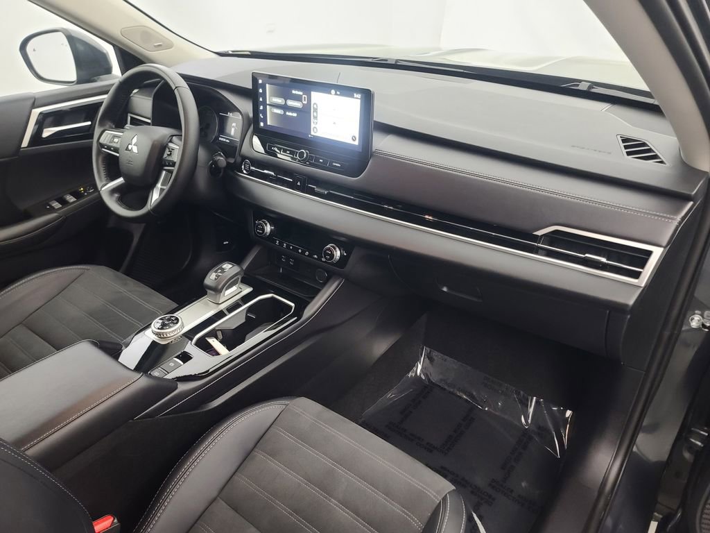 Used 2025 Mitsubishi Outlander SE AWD/4WD image 15