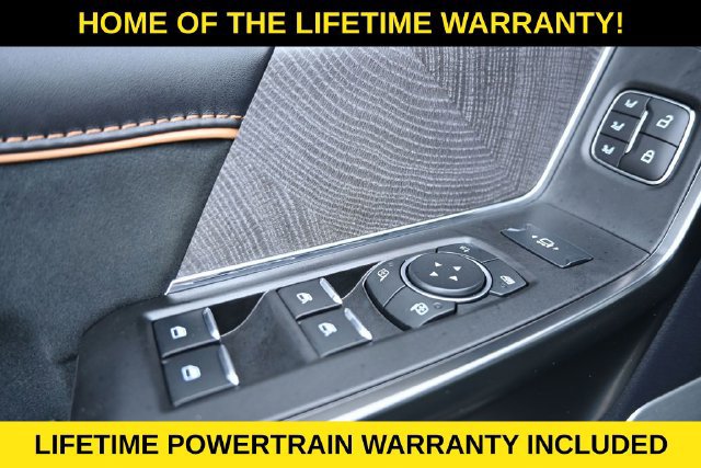 Used 2024 Ford F350 Platinum w/ FX4 Off-Road Package AWD/4WD image 3