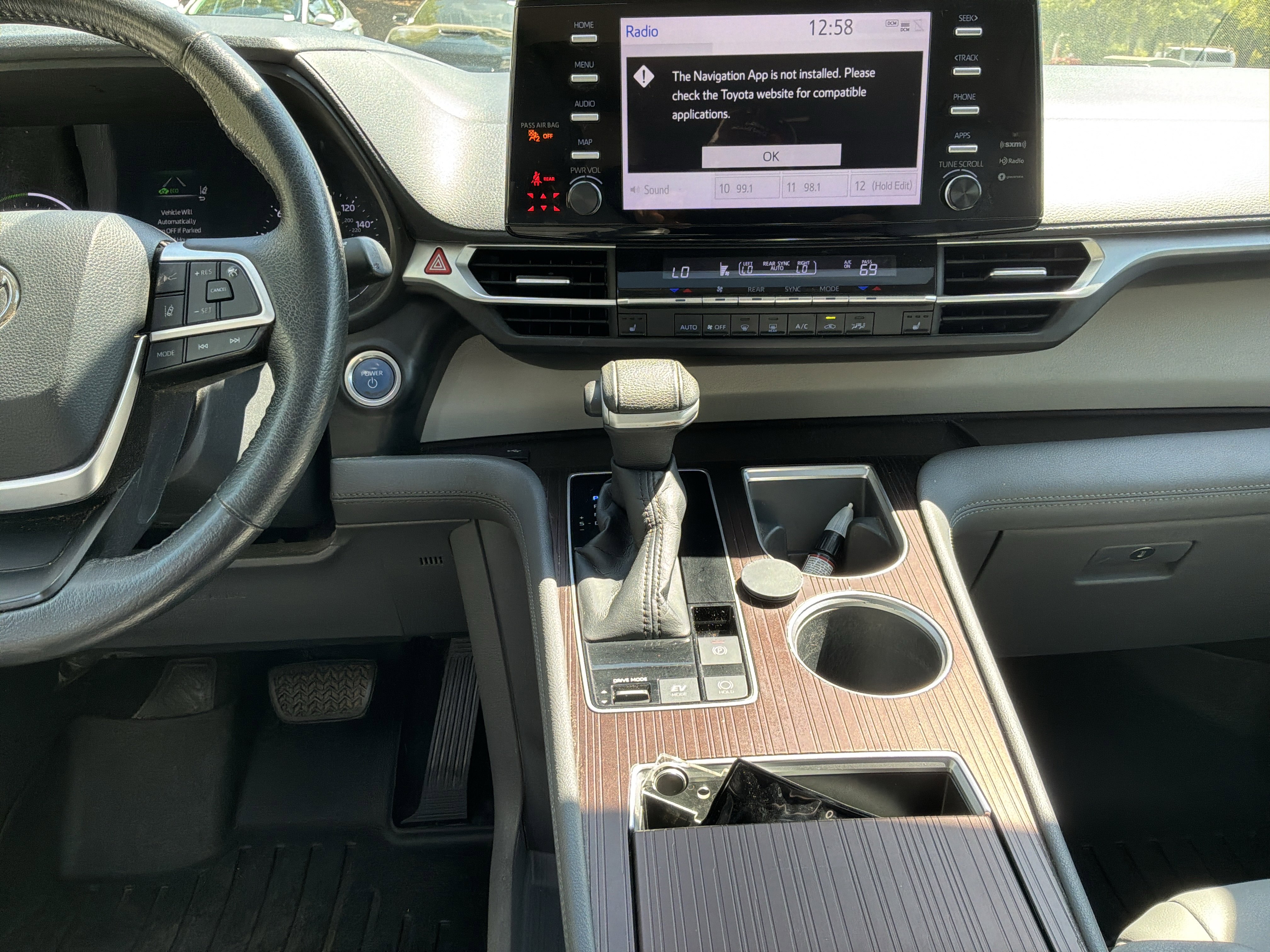 Used 2021 Toyota Sienna XLE image 30