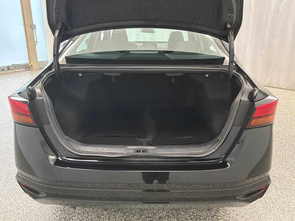Used 2024 Nissan Altima 2.5 SV FWD image 30