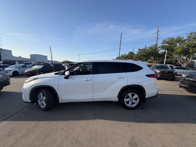 Used 2020 Toyota Highlander LE FWD image 8