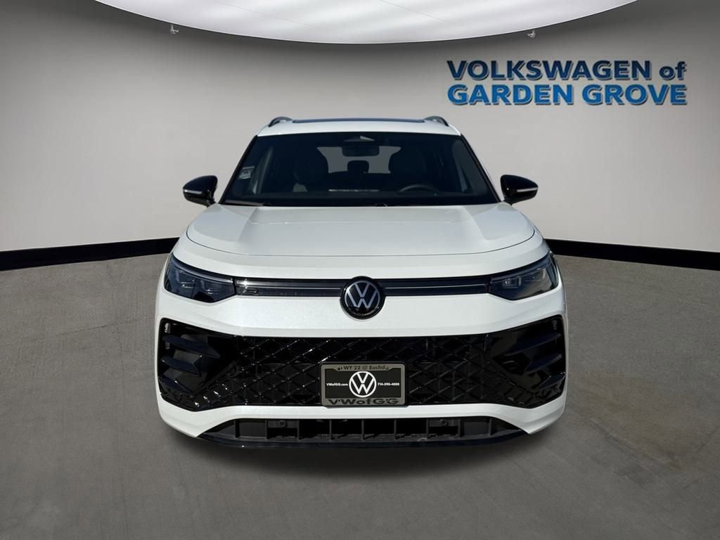 New 2026 Volkswagen Tiguan SE R-Line image 3