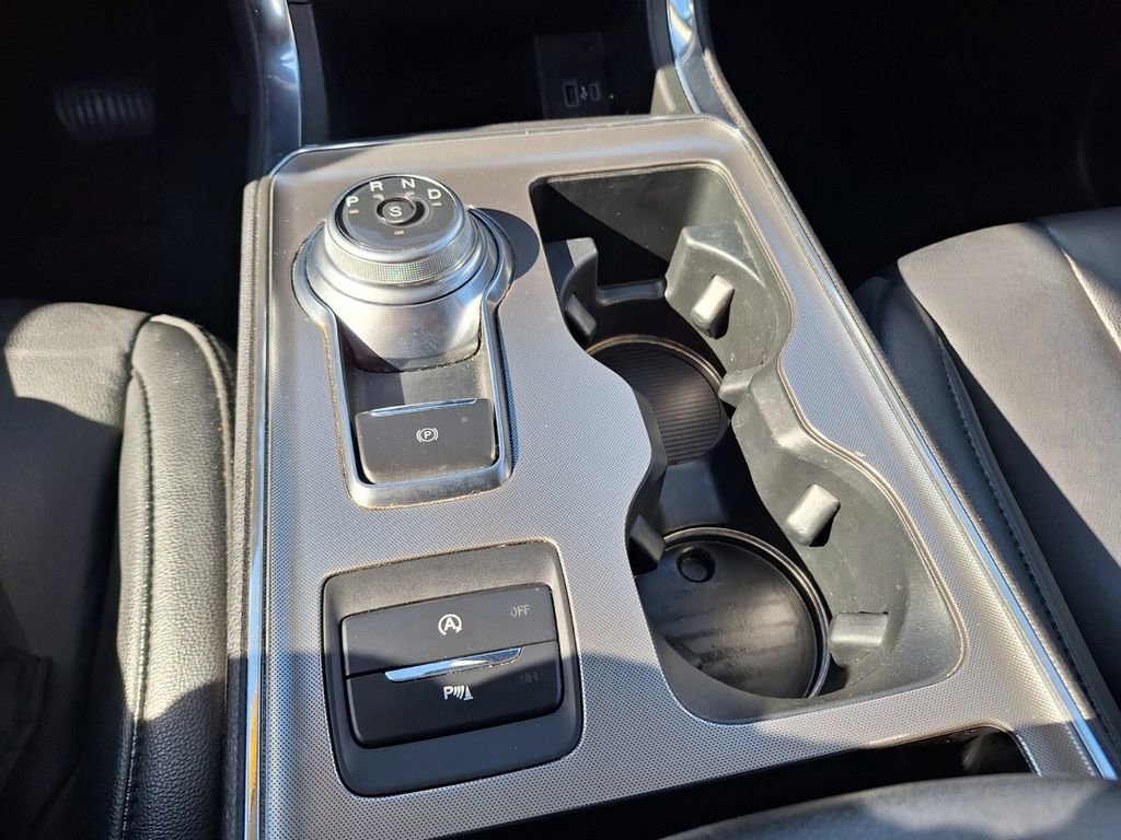 Used 2022 Ford Edge Titanium w/ Class II Trailer Tow Package image 14