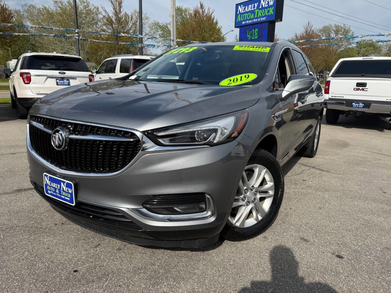 Used 2019 Buick Enclave Essence AWD/4WD image 2
