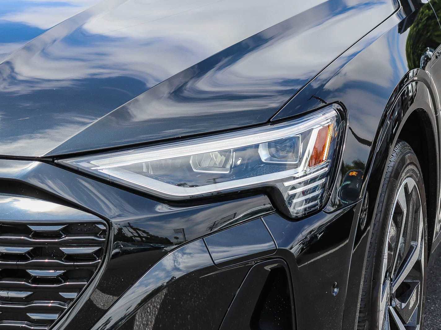 Used 2024 Audi Q8 e-tron Premium Plus AWD/4WD image 7