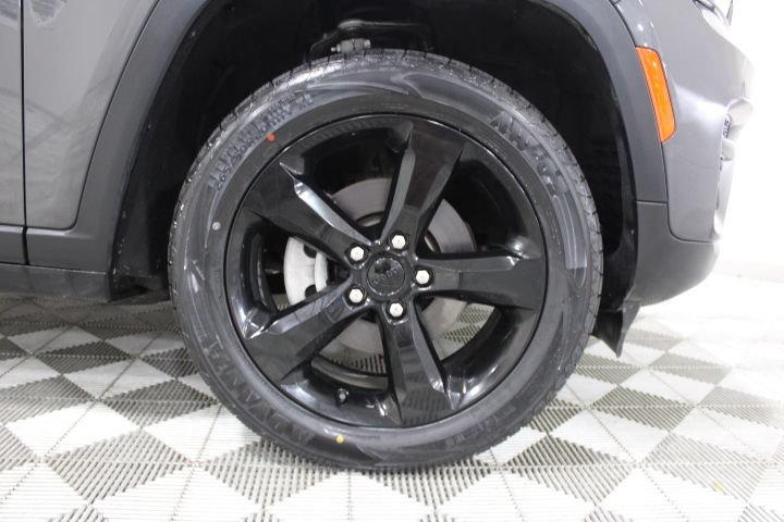 Used 2023 Jeep Grand Cherokee Altitude AWD/4WD image 45