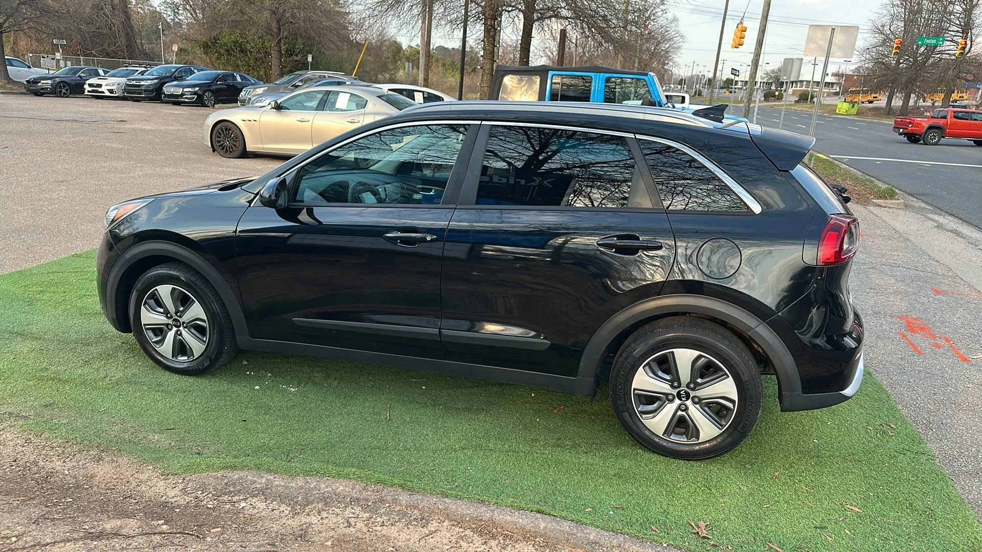 Used 2019 Kia Niro LX image 5