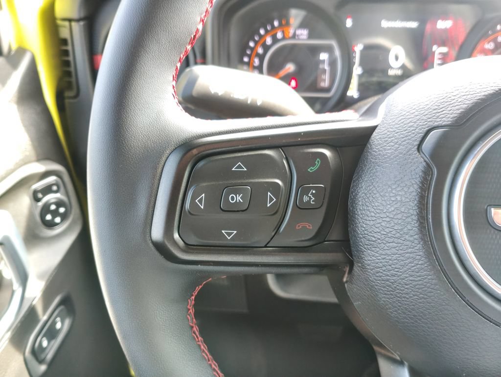 Used 2024 Jeep Gladiator Rubicon w/ Technology Group AWD/4WD image 27