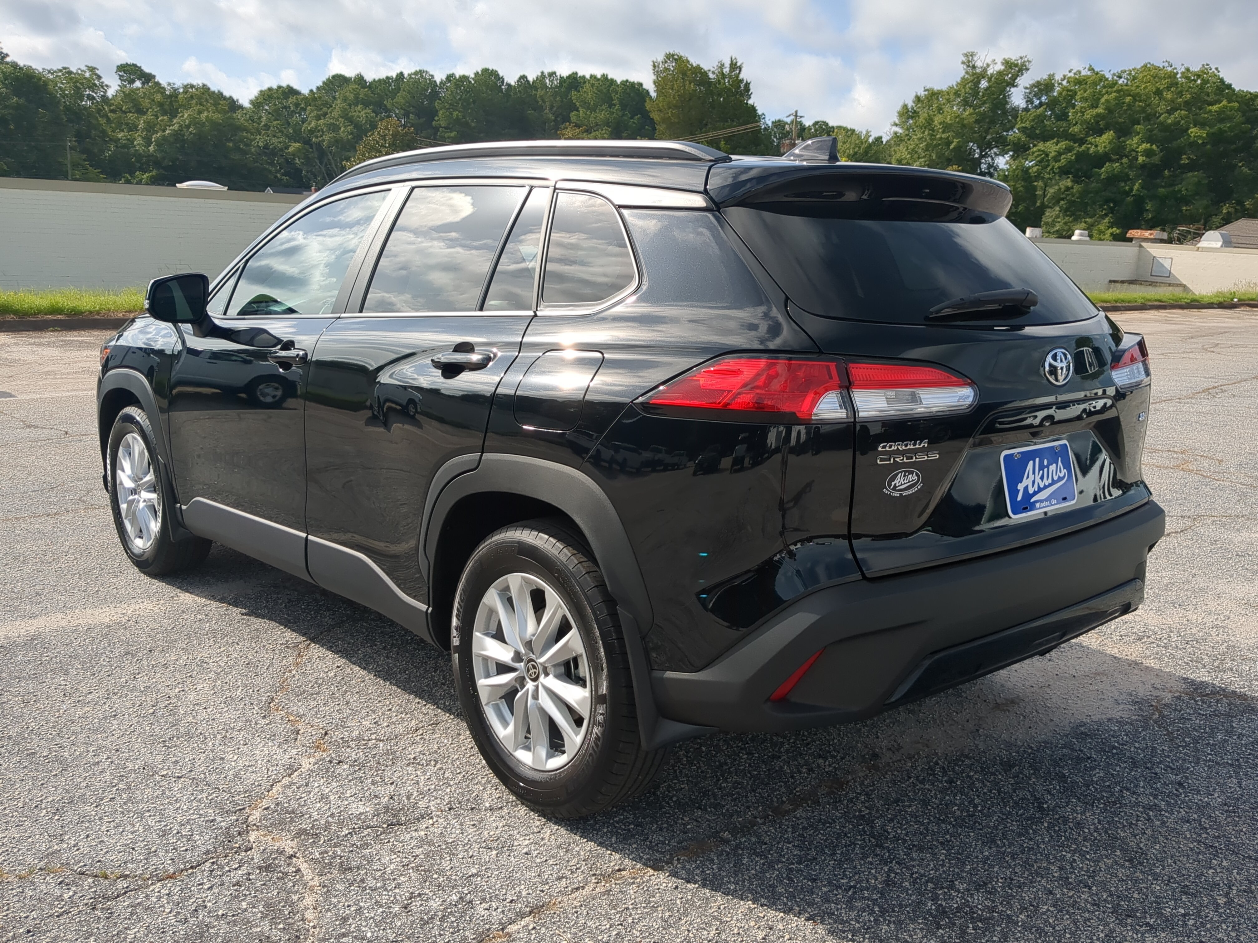 Used 2024 Toyota Corolla Cross LE FWD image 5
