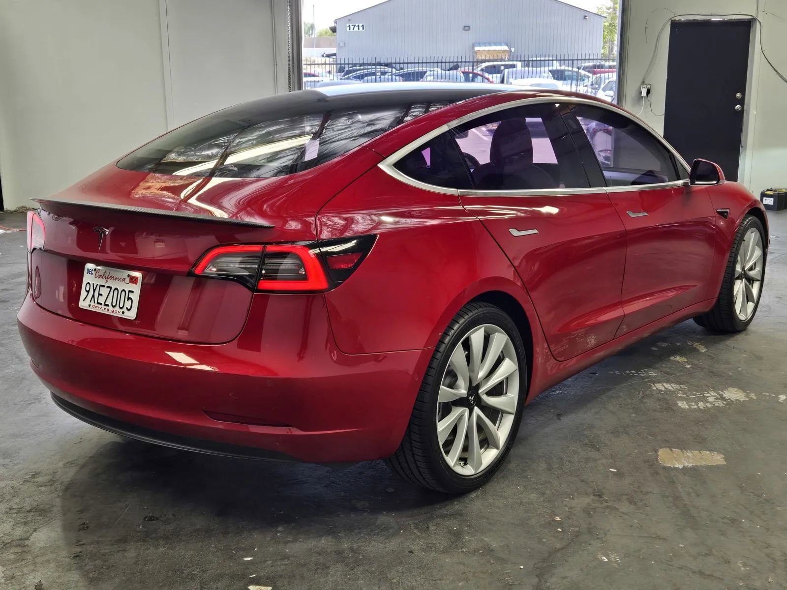 Used 2018 Tesla Model 3 Mid Range RWD image 4