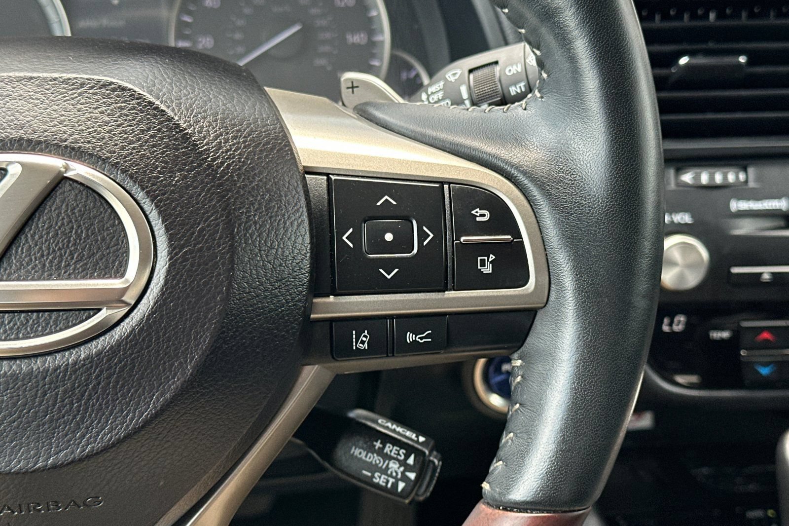 Used 2022 Lexus RX 450h AWD w/ Premium Package image 32