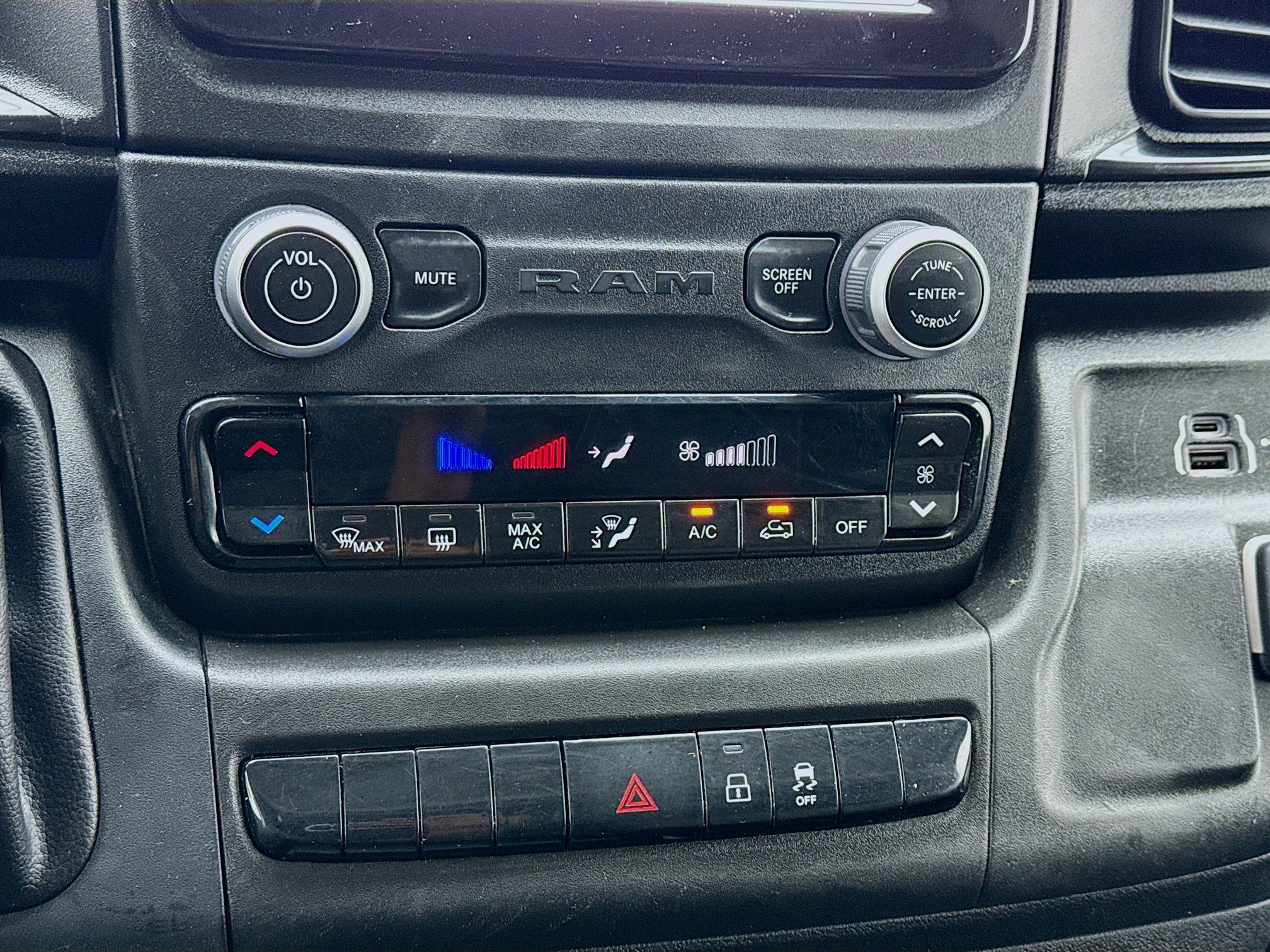 Used 2023 RAM ProMaster 2500 image 11