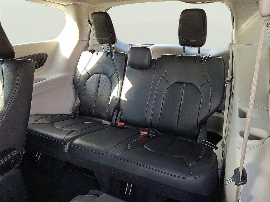 Used 2022 Chrysler Pacifica Touring-L w/ Uconnect Theater Family Group image 11